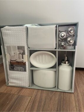 Premium White Bathroom Accessory Set - 7 Piece